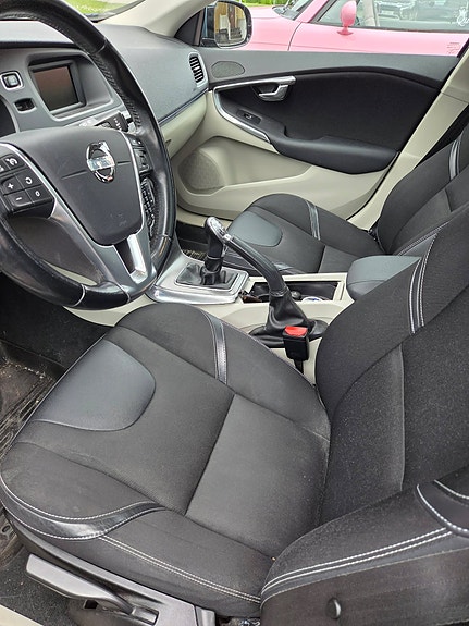Volvo V40 4 of 5
