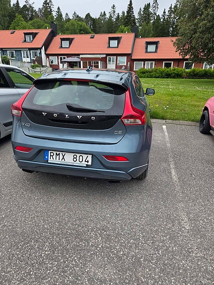 Volvo V40 2 of 5