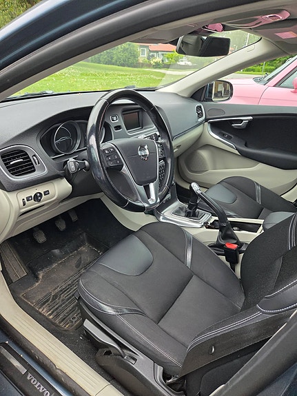 Volvo V40 3 of 5