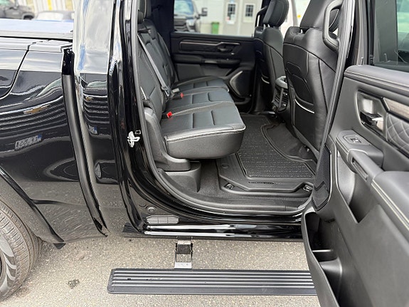 Dodge RAM 1500 11 of 17