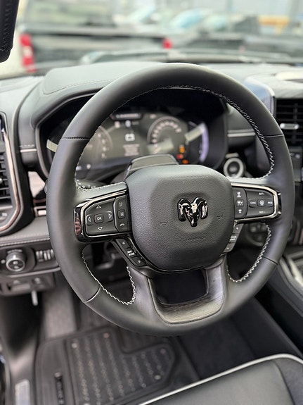 Dodge RAM 1500 9 of 17