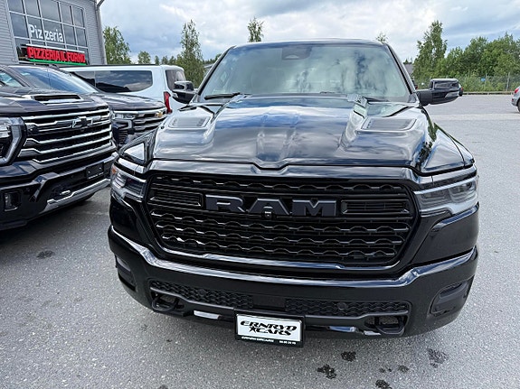 Dodge RAM 1500 2 of 5