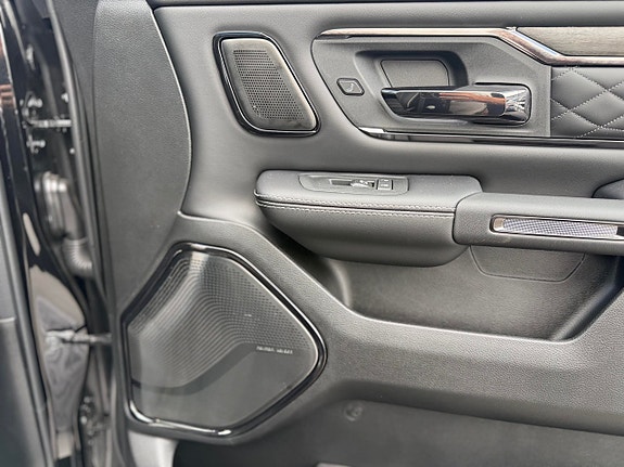 Dodge RAM 1500 12 of 17