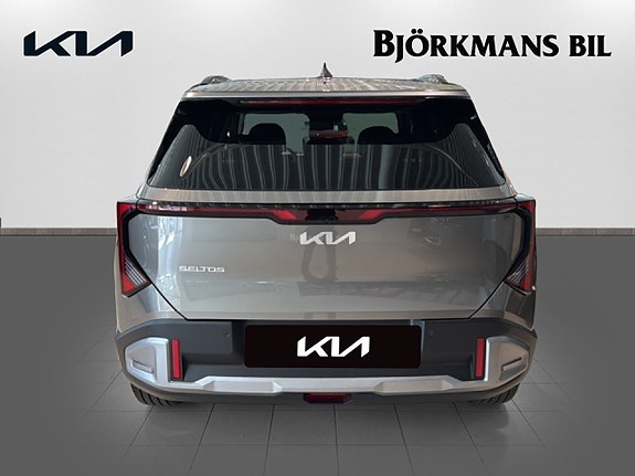 Kia Seltos 5 of 16