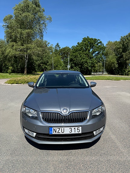 Skoda Octavia 2 of 5