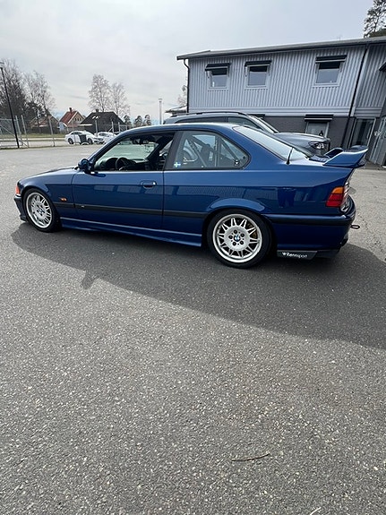 BMW M3 2 of 5