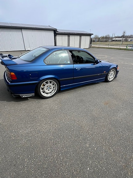 BMW M3 4 of 5