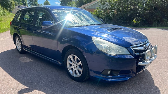 Subaru Legacy 2 of 5