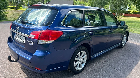 Subaru Legacy 3 of 5