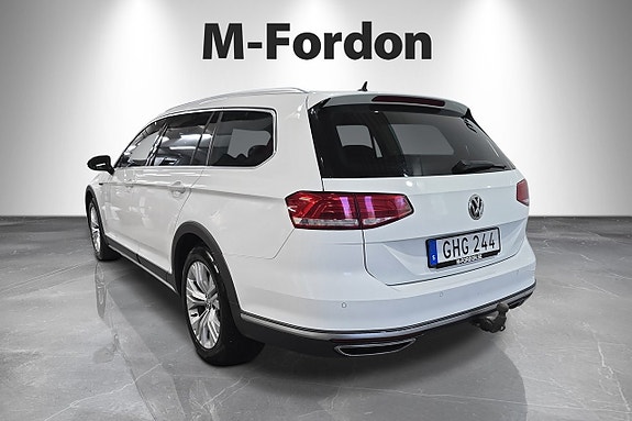 Volkswagen Passat Alltrack 4 of 5