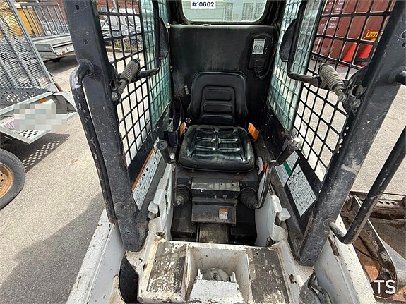 Kompaktlastare Bobcat 463 med redskap 5 of 5