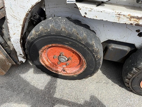Kompaktlastare Bobcat 463 med redskap 11 of 24