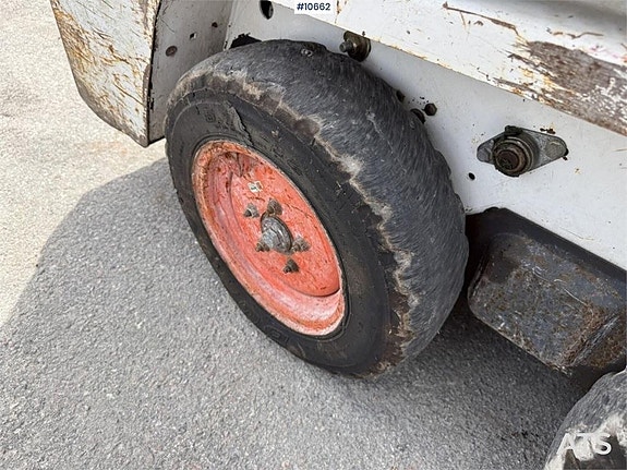 Kompaktlastare Bobcat 463 med redskap 21 of 24