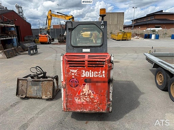 Kompaktlastare Bobcat 463 med redskap 9 of 24