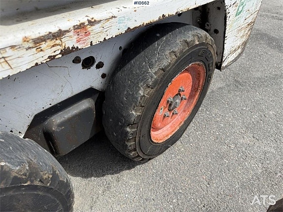 Kompaktlastare Bobcat 463 med redskap 12 of 24