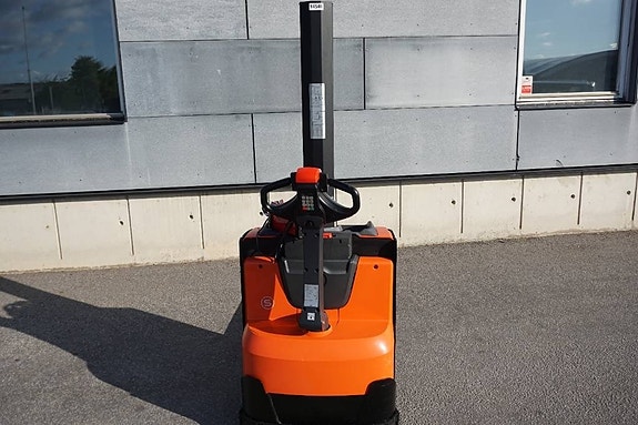 Toyota SWE080L 3 of 9