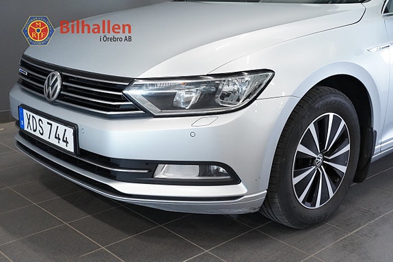Volkswagen Passat 2 of 5