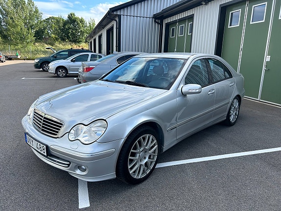 Mercedes-Benz C180 3 of 5