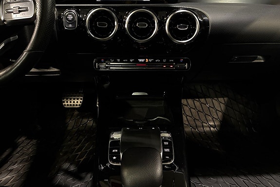 Mercedes-Benz A200 12 of 16