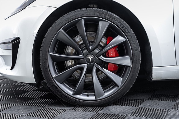 Tesla Model 3 3 of 5