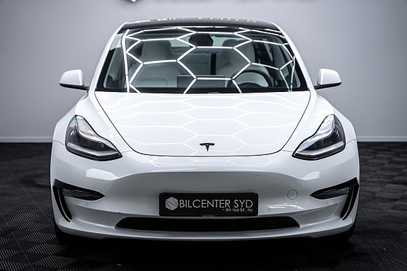 Tesla Model 3 4 of 5
