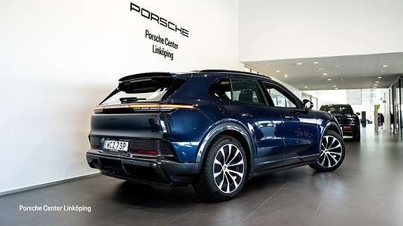 Porsche Cayenne 8 of 27