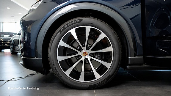 Porsche Cayenne 9 of 27