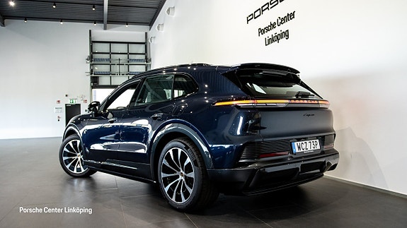 Porsche Cayenne 5 of 5