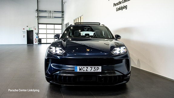 Porsche Cayenne 2 of 5