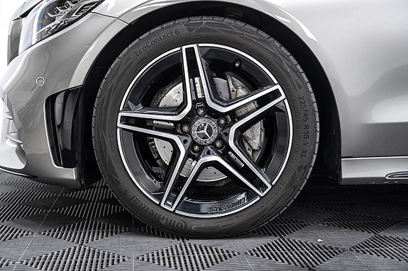 Mercedes-Benz C220 3 of 5