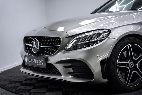 Mercedes-Benz C220 2 of 5