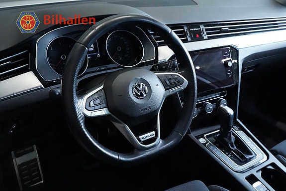Volkswagen Passat Alltrack 16 of 26
