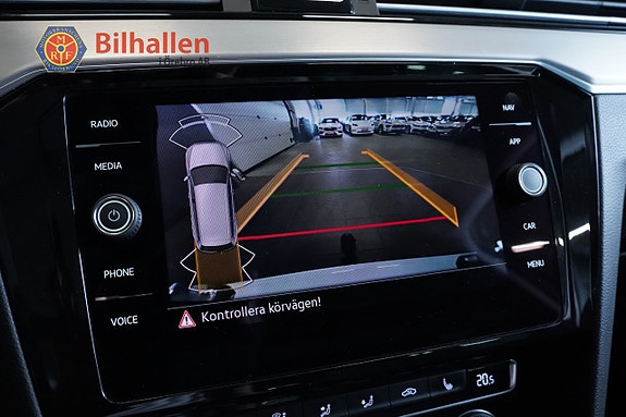 Volkswagen Passat Alltrack 23 of 26