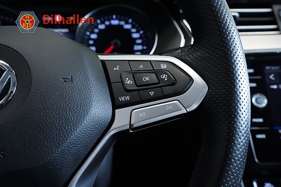 Volkswagen Passat Alltrack 17 of 26