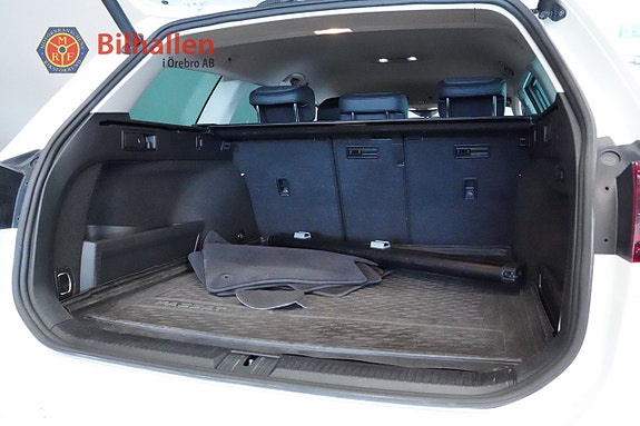 Volkswagen Passat Alltrack 8 of 26