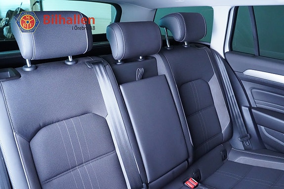 Volkswagen Passat Alltrack 12 of 26