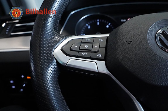 Volkswagen Passat Alltrack 18 of 26