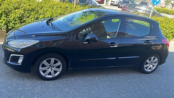 Peugeot 308 4 of 5