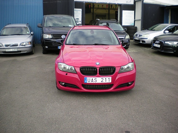BMW 318d 3 of 5