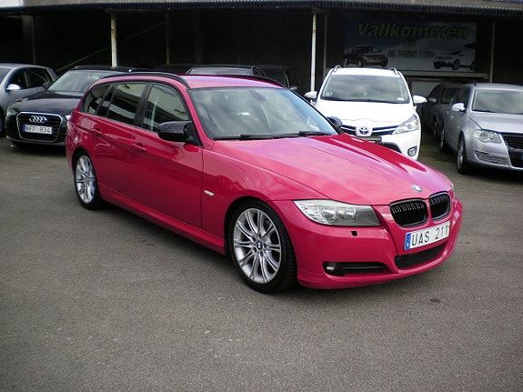 BMW 318d 2 of 5