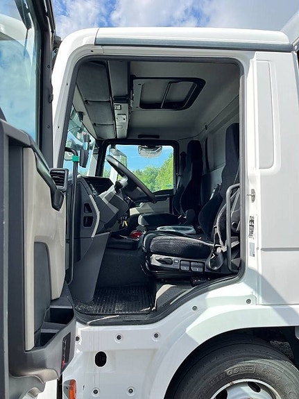 MAN TGL 12.250 4X2 BL 9 of 10