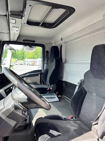 MAN TGL 12.250 4X2 BL 8 of 10
