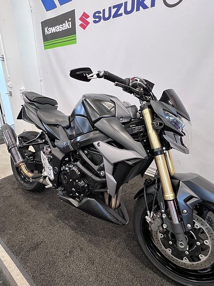 Suzuki GSR750 5 of 5