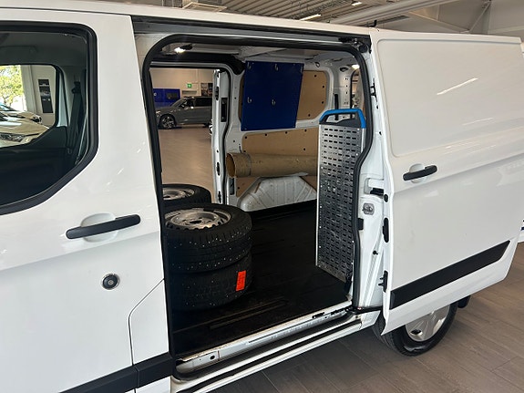 Ford Transit Custom 9 of 14