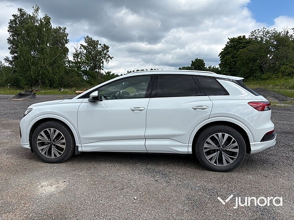 Audi Q4 e-tron 3 of 5