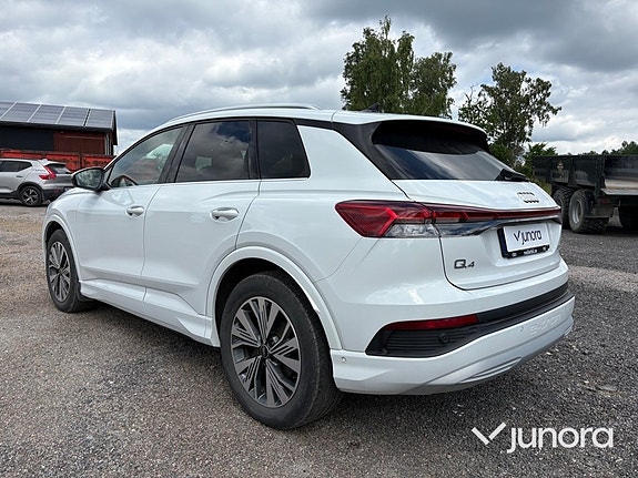 Audi Q4 e-tron 4 of 5