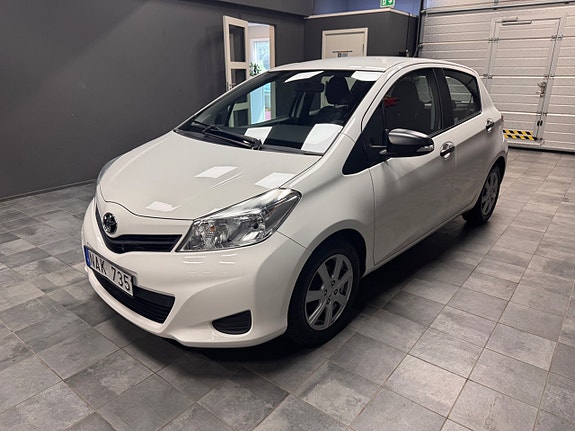 Toyota Yaris 3 of 10