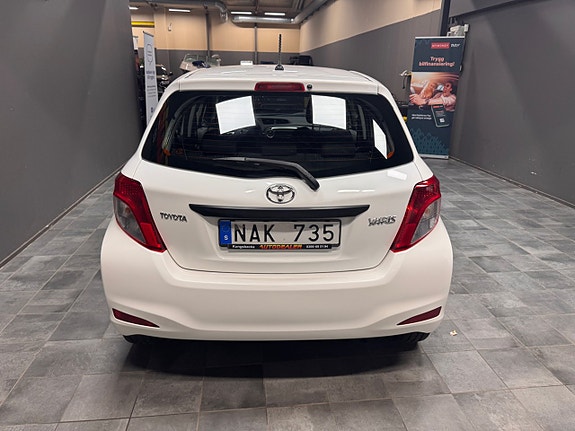 Toyota Yaris 4 of 10