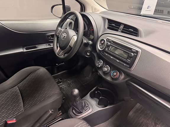 Toyota Yaris 7 of 10