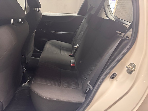 Toyota Yaris 10 of 10